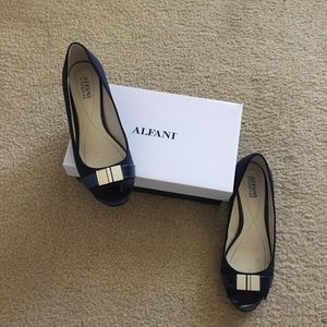 Alfani flats